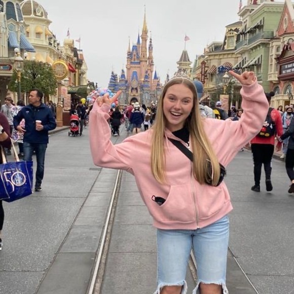 Meet your Posher, Gentri - Picture 1 of 1